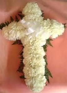 Funeraria Virgen del Rocío flores en forma de cruz